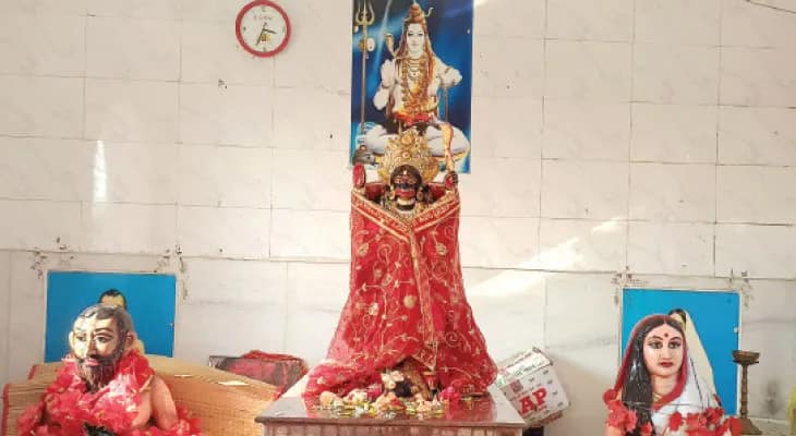 বিপ্লবীদের হাত ধরে কালীপুজোর সূচনা, ভিড় জমে পাহাড়ের চূড়ায় পুজো দেখতে