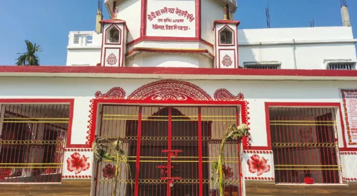 চার বোনের পুজো শেষে  জয় কালীমাতার আরাধনা