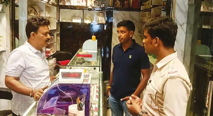 সোনার দোকানগুলির নিরাপত্তায় বাড়তি জোর দিচ্ছে আরামবাগ মহকুমা পুলিশ