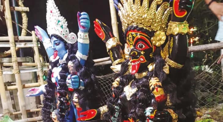 বুড়ি-রক্ষাকালীকে মাথায় নিয়ে মিলন নৃত্য হয় পুরাতন মালদহে