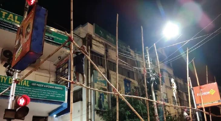 পুজোকেন্দ্রিক ৬০০ বিজ্ঞাপনী হোর্ডিং, ব্যানার খুলে ফেলল কলকাতা পুরসভা