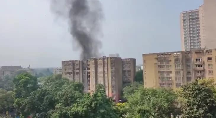 দিল্লিতে সাংসদদের অ্যাপার্টমেন্টে বিধ্বংসী আগুন, দমকল দেরিতে পৌঁছনোয় ক্ষোভ