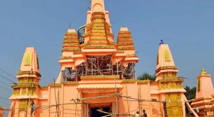 গুজরাতের নীলকণ্ঠ মন্দিরের আদলে মণ্ডপ গড়েছে বারাবনির দাসকেয়ারি নেতাজি ক্লাব
