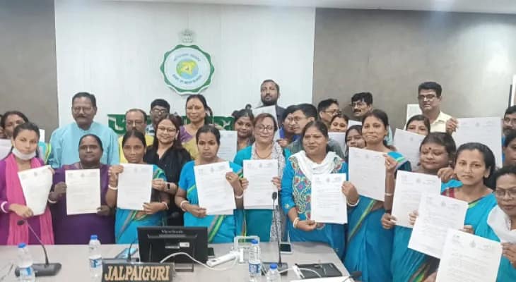স্মার্টফোন কেনার জন্য ৫৩৮৩ জন আশা ও অঙ্গনওয়াড়ি কর্মীকে টাকা