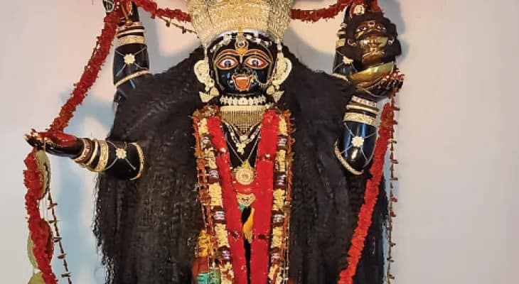 বোম্বাট মিলিটারির হাতে পুজো শুরু শান্তিপুরের বামা কালীর