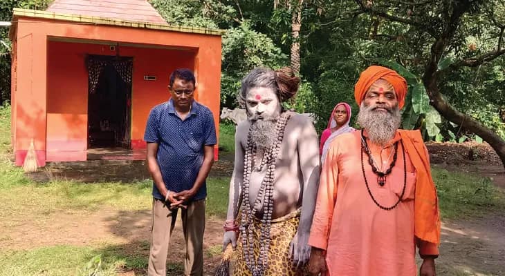 ঝাড়গ্রামের সাপধরায় সোরেন পরিবারে কন্যারূপে পূজিত কালী
