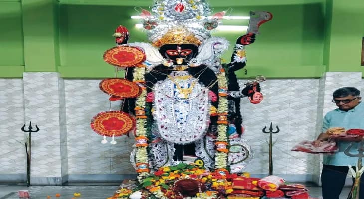 বিসর্জনের আগে মনসা পুজো ও ছাগবলি, ৩০০ বছরের প্রথা মাকড়দহের মুখোপাধ্যায়দের
