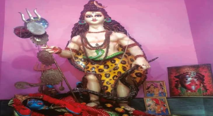 মা কালীর বুকে দাঁড়িয়ে শিব, এই রূপেই  পুজো হয় মধ্যমগ্রামের মহাকাল মন্দিরে