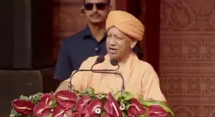 দীপোৎসব উপলক্ষ্যে অযোধ্যায় গেলেন উত্তরপ্রদেশের মুখ্যমন্ত্রী যোগী আদিত্যনাথ