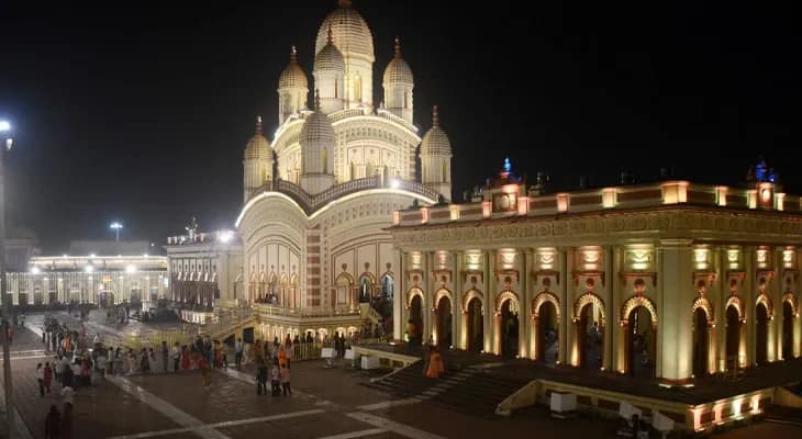 আলোয় সাজল দক্ষিণেশ্বর মন্দির