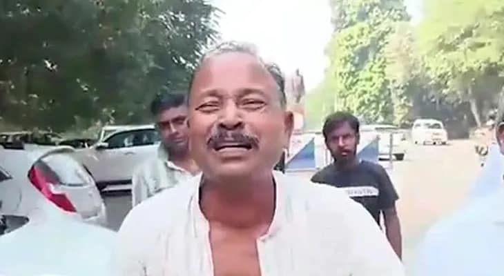 মেলেনি টিকিট, লালুর বাড়ির সামনে আর্তনাদ-গড়াগড়ি আরজেডি নেতার