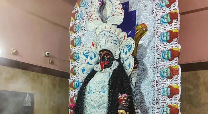 প্রতিমার পায়ে বেলকাঁটা ফুটিয়ে রক্ত দেখিয়েছিলেন কমলাকান্ত