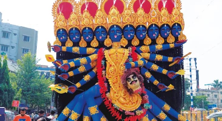 ভূত চতুর্দশী তিথিতে পঞ্চমুণ্ডির আসনে পূজিত হলেন মহাকালী