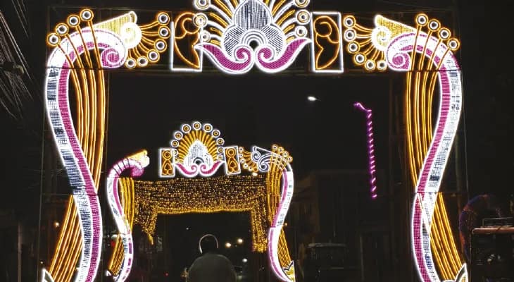পুজোয় আলোর রোশনাইয়ে ভাসছে জেলার গ্রাম-শহর