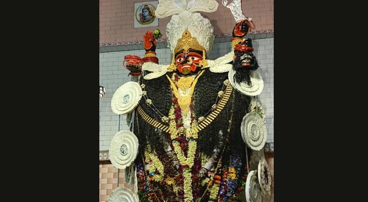 কাটোয়া শহরের বিখ্যাত ক্ষেপিমাকে সাজানো হল তিন কেজি সোনার গয়না দিয়ে