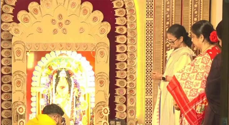 ৪৮ বছরে পা রাখল মুখ্যমন্ত্রীর বাড়ির কালী পুজো