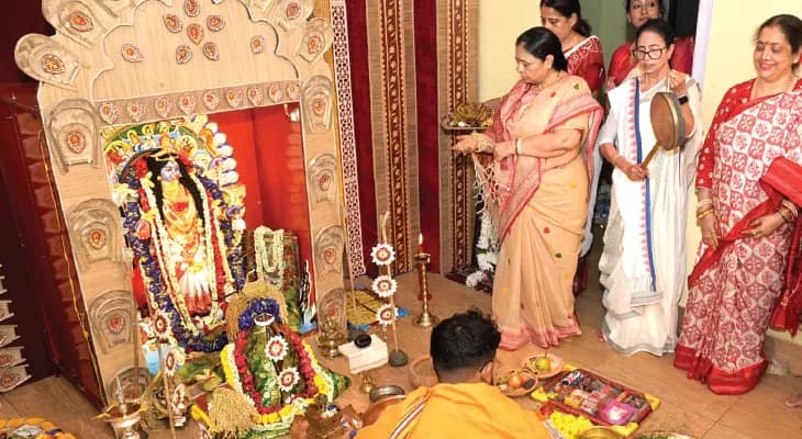 ২ বছর পরই পুজোর সুবর্ণ জয়ন্তী, আগামী বছর থেকেই প্রস্তুতি মুখ্যমন্ত্রীর বাড়িতে