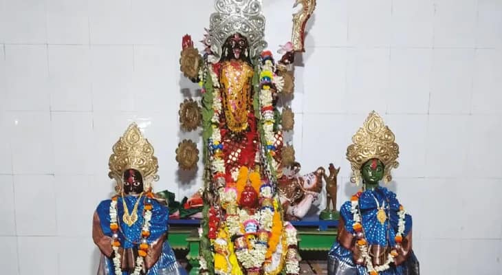 ২৫০ বছর ধরে মহিষাদলের সিদ্ধেশ্বরী মায়ের চরণতলে রয়েছে কাঠের খণ্ড