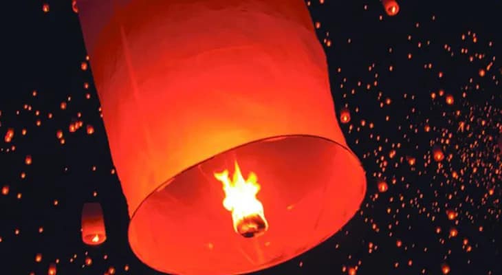 নিষেধাজ্ঞা উড়িয়ে ফানুস, দমদমে ল্যাম্পপোস্টে আগুন