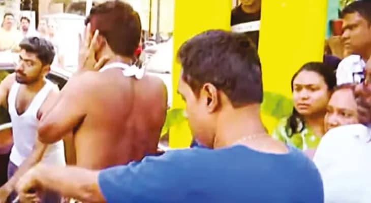 আলিপুরে মৃত কিশোরীর সৎ মা ও বাবাকে মার পড়শিদের