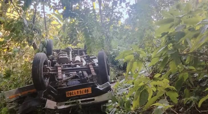 মিরিকে খাদে পড়ল গাড়ি, মৃত ৪, জখম ১৬