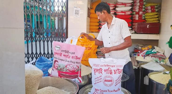 ভাইফোঁটায় রায়গঞ্জে ব্যাপক চাহিদা তুলাইপাঞ্জি চালের, খুশি ব্যবসায়ীরা