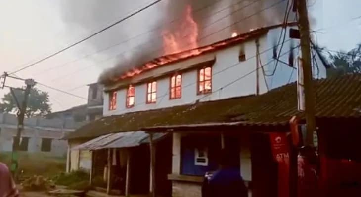 কোলাঘাটে হোসিয়ারি কারখানায় আগুন, কয়েক লক্ষ টাকার ক্ষয়ক্ষতি