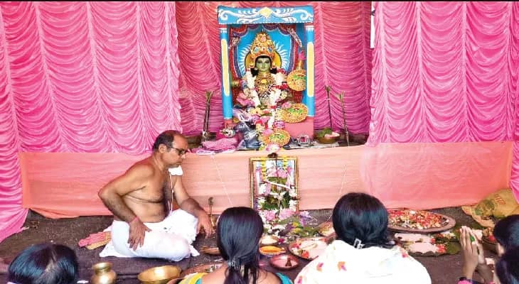 যমরাজের ‘অ্যাসিস্ট্যান্ট’ চিত্রগুপ্তের পুজো আরামবাগের বাতানলে, মাতলেন বাসিন্দারা