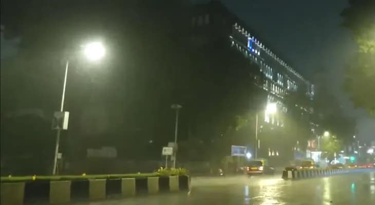 মুম্বইতে ভারী বৃষ্টি