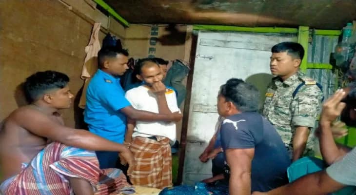 চ্যাংরাবান্ধা সীমান্তে ৫ বাংলাদেশি গ্রেফতার