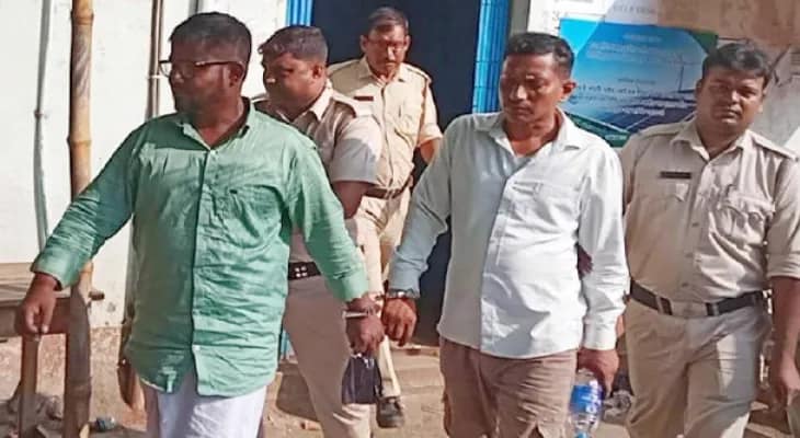তারাপীঠে আগ্নেয়াস্ত্র হাতবদলের আগেই পর্দাফাঁস, গ্রেফতার দুই, উদ্ধার ২টি ‘মেড ইন ইউএসএ’ পিস্তল ও ম্যাগাজিন
