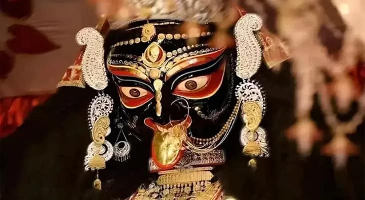রাজবেশে আজ গঙ্গায় বিসর্জন বড়োমা’র