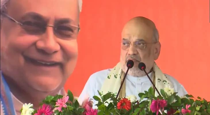 বিহারের সিওয়ানের জনসভায় বক্তব্য রাখছেন কেন্দ্রীয় স্বরাষ্ট্রমন্ত্রী অমিত শাহ