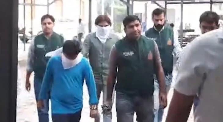 দিল্লির পাতিয়ালা হাউস কোর্টে তোলা হল ধৃত ২ সন্দেহভাজন আইএস জঙ্গিকে