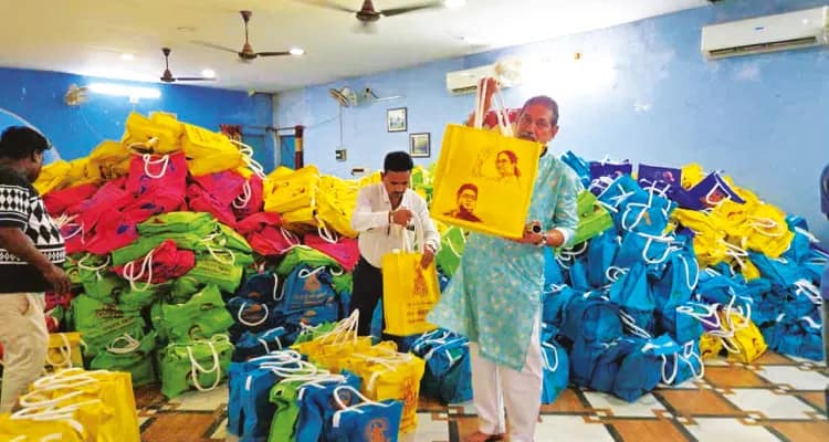 ছটে জনসংযোগে মরিয়া শাসক-বিরোধী দু’পক্ষই