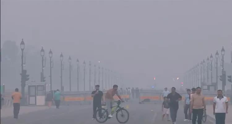 দিল্লিতে ইন্ডিয়া গেটে বাতাসের গুণগতমান ৩২৫,যা ‘খুব খারাপ’ বলে জানাচ্ছে কেন্দ্রীয় দূষণ নিয়ন্ত্রণ পর্ষদ
