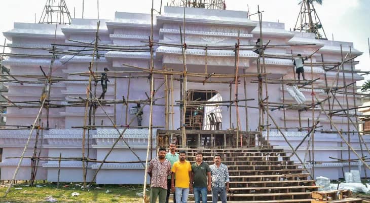 কৃষ্ণনগর: গুজরাতের স্বামীনারায়ণ মন্দিরের আদলে এবার মণ্ডপ মল্লিকপাড়ায়