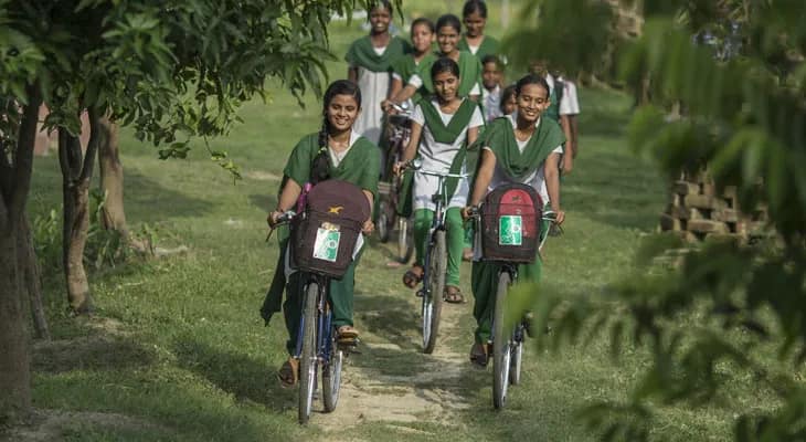 ঝাড়গ্রামে সবুজ সাথী সাইকেলে রিফ্লেক্টর লাগানো বাধ্যতামূলক