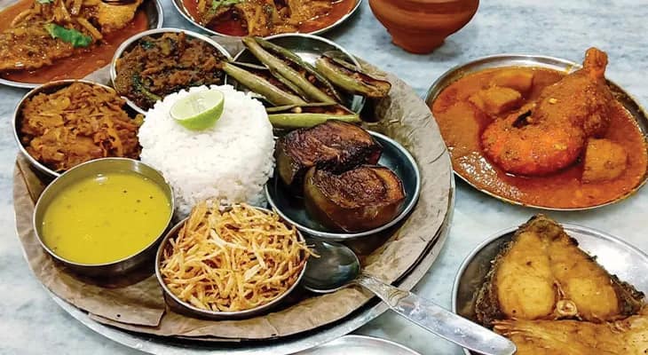 ফুটপাত এবং হোটেলের খাবার  তৈরিতে মানা হচ্ছে স্বাস্থ্যবিধি? উঠছে প্রশ্ন