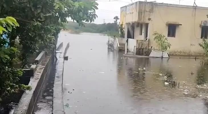 চেন্নাই ও পার্শ্ববর্তী এলাকায় প্রবল বৃষ্টি
