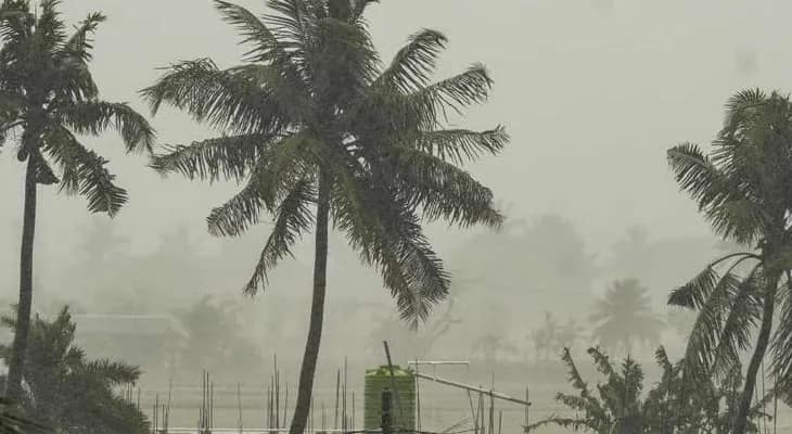দুই মেদিনীপুর, হাওড়া, হুগলি ও ঝাড়গ্রামে আর কয়েকঘণ্টার মধ্যে বজ্রবিদ্যুৎ সহ হাল্কা থেকে মাঝারি বৃষ্টির পূর্বাভাস