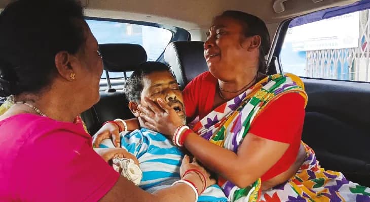 মেডিকেল কলেজে স্ট্রেচারের জন্য দীর্ঘ প্রতীক্ষা, মারা গেলেন রোগী