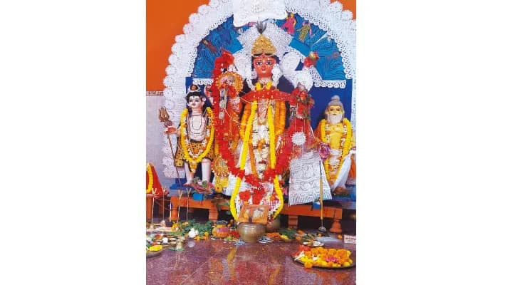 স্বপ্নাদেশে দুই পরিবারে শুরু জগদ্ধাত্রীর আরাধনা