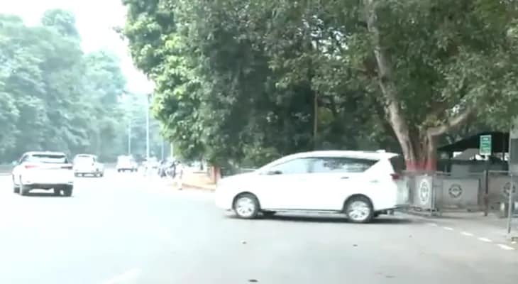 বিহারের বিধানসভার নির্বাচন: প্রচারের জন্য বাসভবন থেকে বেরোলেন মুখ্যমন্ত্রী নীতীশ কুমার