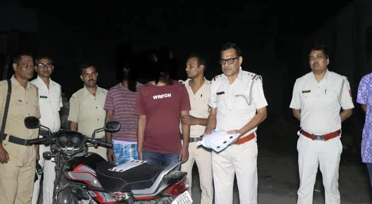 মুর্শিদাবাদের লালগোলায় মাদক সহ গ্রেফতার দুই