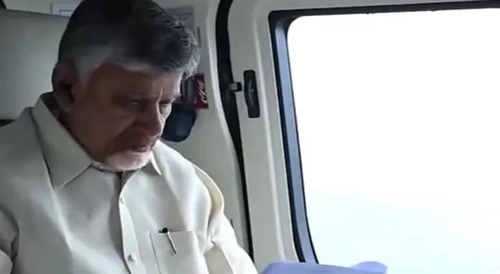 ঘূর্ণিঝড় মন-থা: অমরাবতীতে ক্ষতিগ্রস্ত এলাকা আকাশপথে পরিদর্শন করছেন অন্ধ্রপ্রদেশের মুখ্যমন্ত্রী চন্দ্রবাবু নাইডু