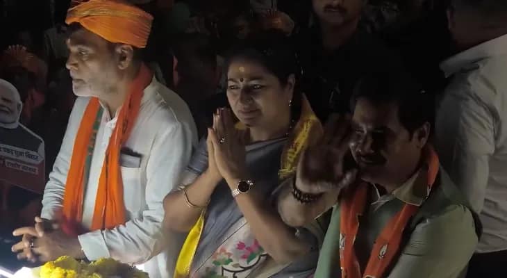 বিহারের দানাপুরে রোড শো করছেন দিল্লির মুখ্যমন্ত্রী রেখা গুপ্তা