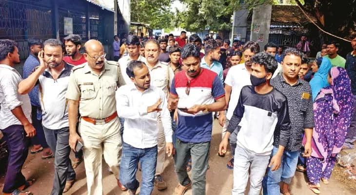 সদর হাসপাতালে গাফিলতিতে শিশুমৃত্যুর অভিযোগে বিক্ষোভ, সিউড়িতে হাতজোড় করে ক্ষমা চাইলেন চিকিৎসক