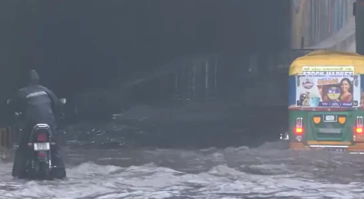 গুজরাতের গান্ধীনগরে ব্যাপক বৃষ্টি, জলমগ্ন একাধিক এলাকা