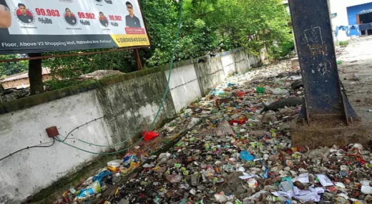হরিরামপুরে বহু রাস্তা ও নিকাশিনালা বেহাল, নিরুপায় পঞ্চায়েত সমিতি